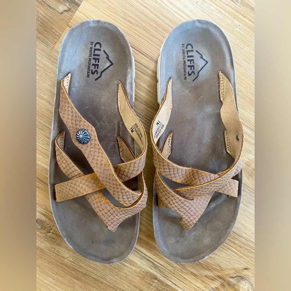 🤩🤩Sea Shell White Mountain Leather Strapped Big Toe Tan Sandals